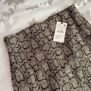 ZARA SNAKE PRINT PENCIL SKIRT - TAGS ON - WOMENS SIZE LARGE